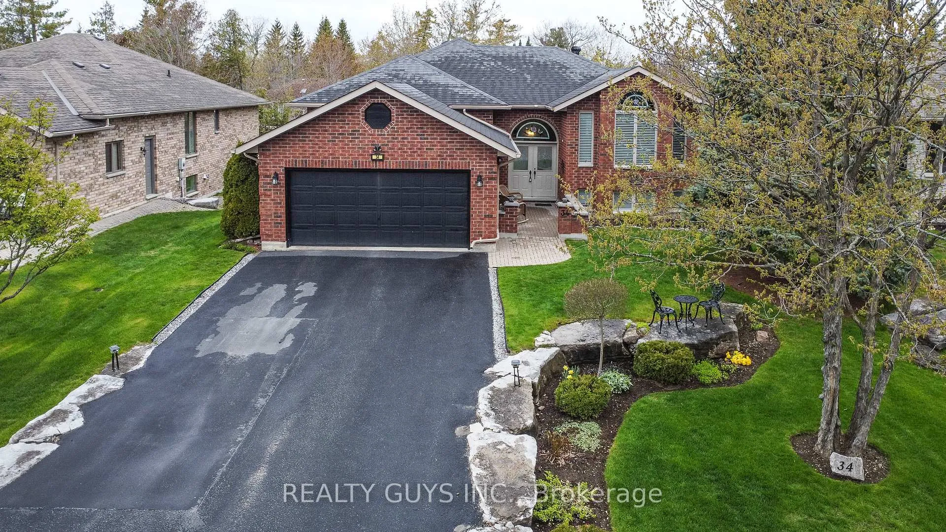 Photo 1 of 34 Olde Forest Lane, Kawartha Lakes, Bobcaygeon — HOMEH