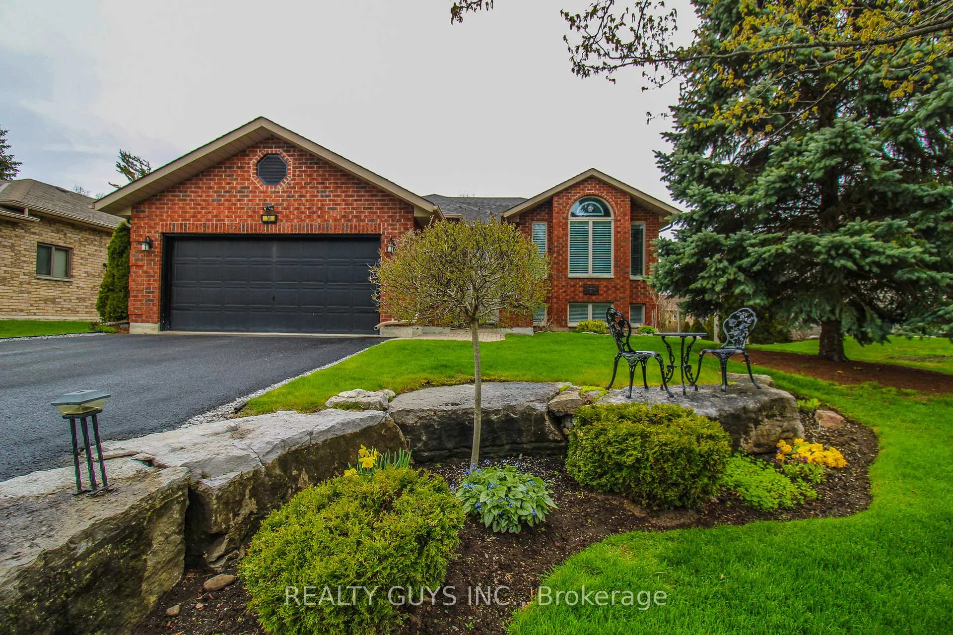 Photo 4 of 34 Olde Forest Lane, Kawartha Lakes, Bobcaygeon — HOMEH