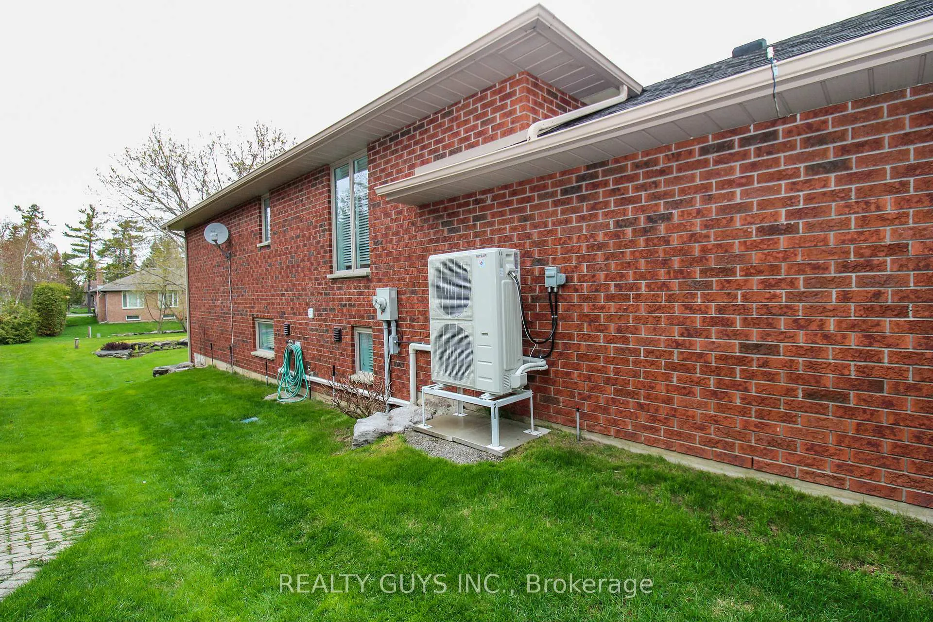 Photo 5 of 34 Olde Forest Lane, Kawartha Lakes, Bobcaygeon — HOMEH