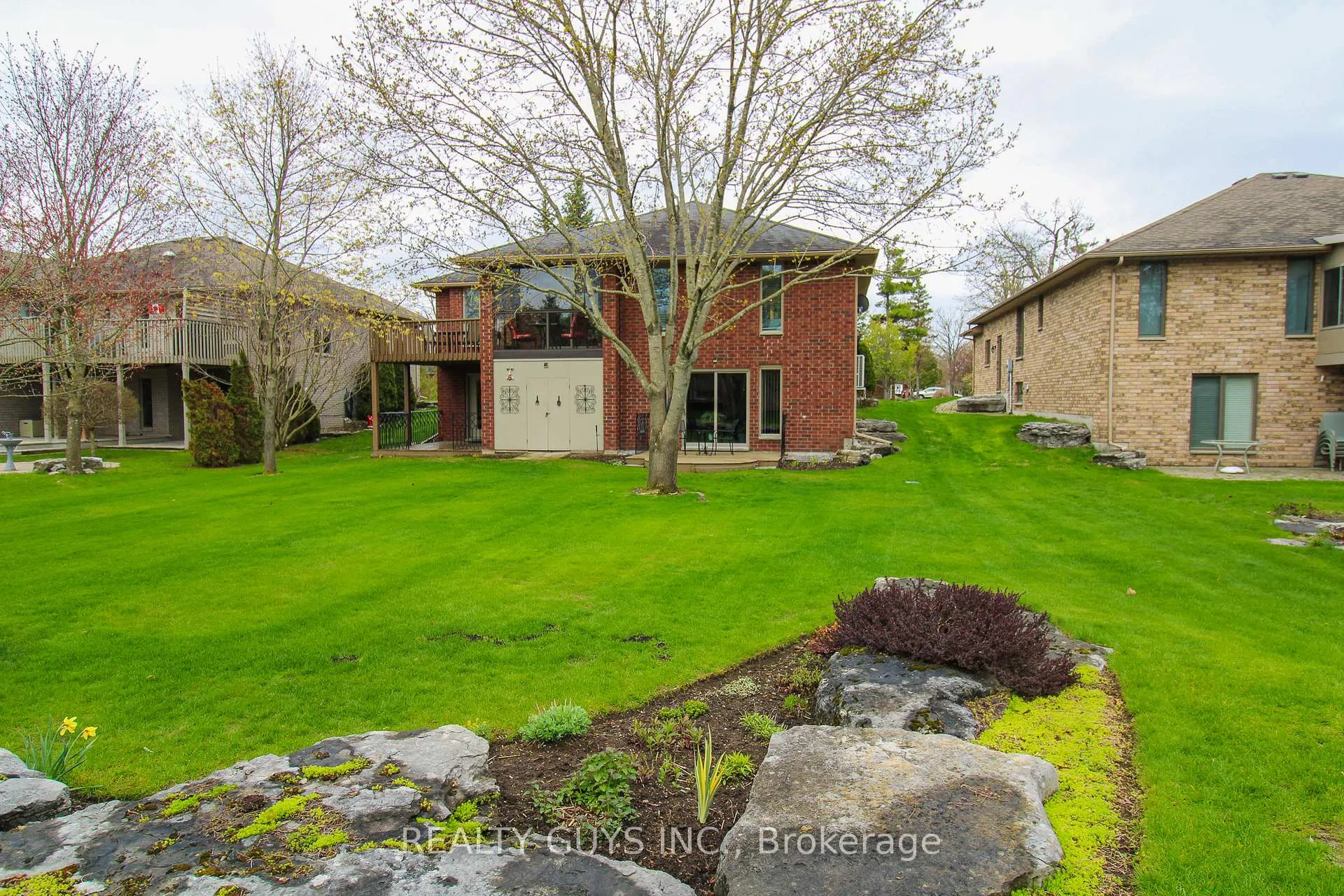 Photo 8 of 34 Olde Forest Lane, Kawartha Lakes, Bobcaygeon — HOMEH