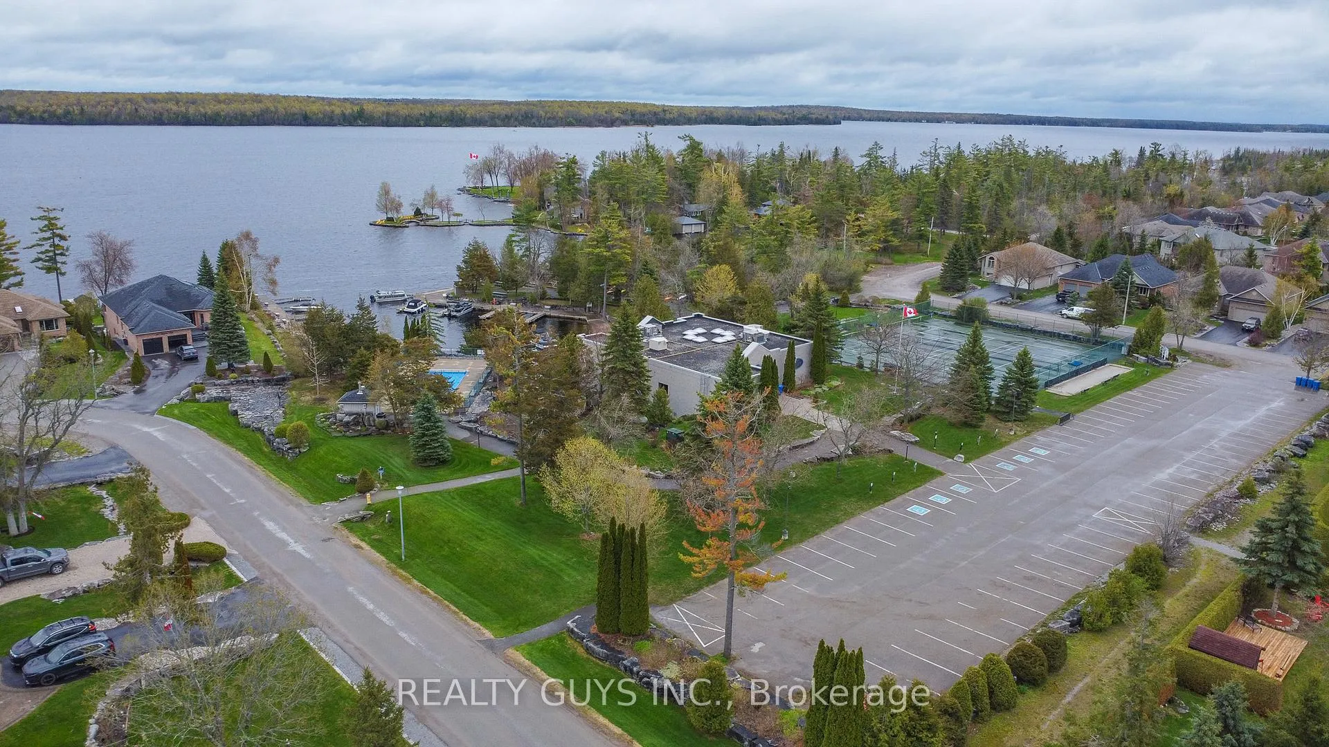 Photo 10 of 34 Olde Forest Lane, Kawartha Lakes, Bobcaygeon — HOMEH