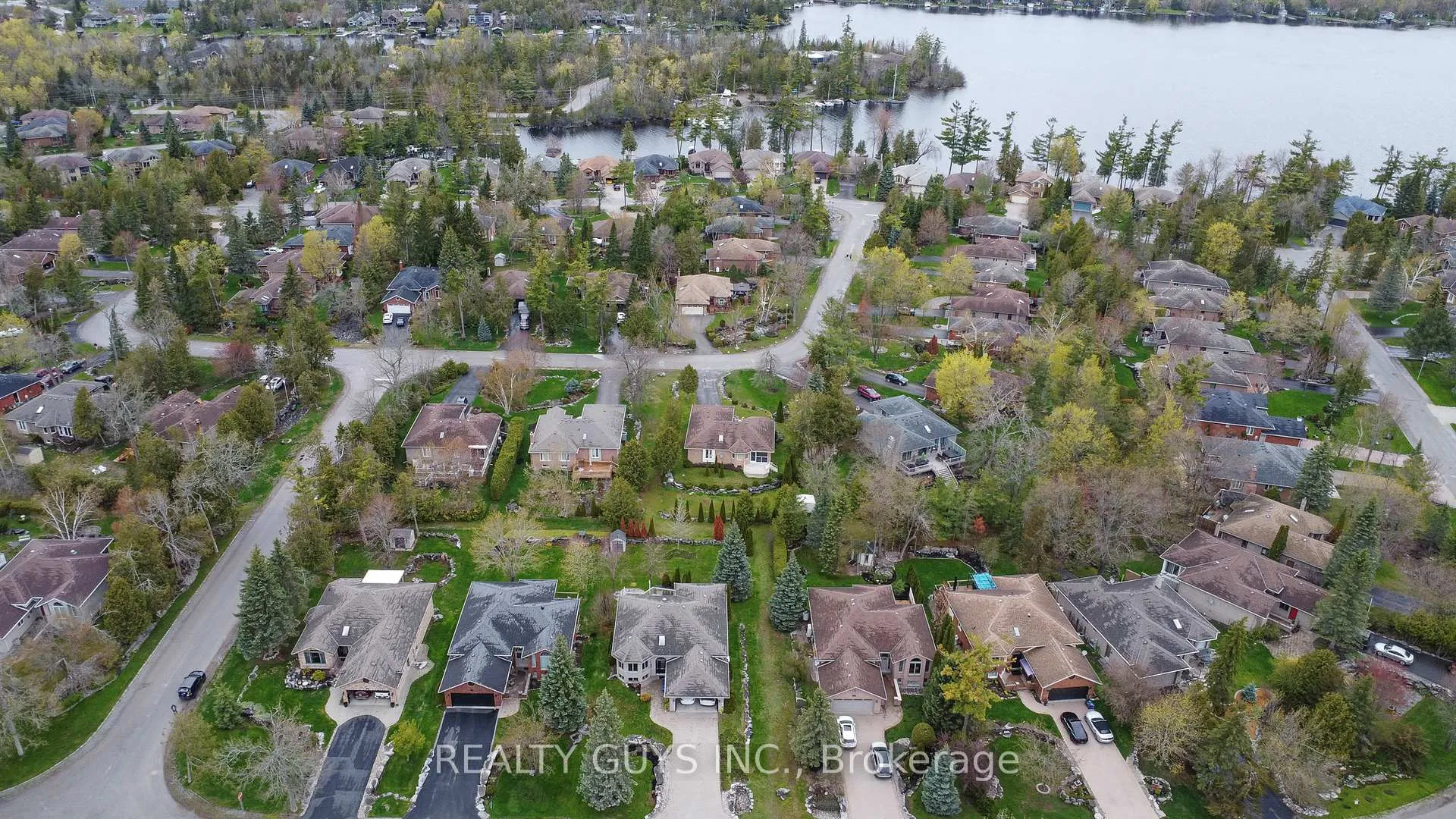 Photo 11 of 34 Olde Forest Lane, Kawartha Lakes, Bobcaygeon — HOMEH