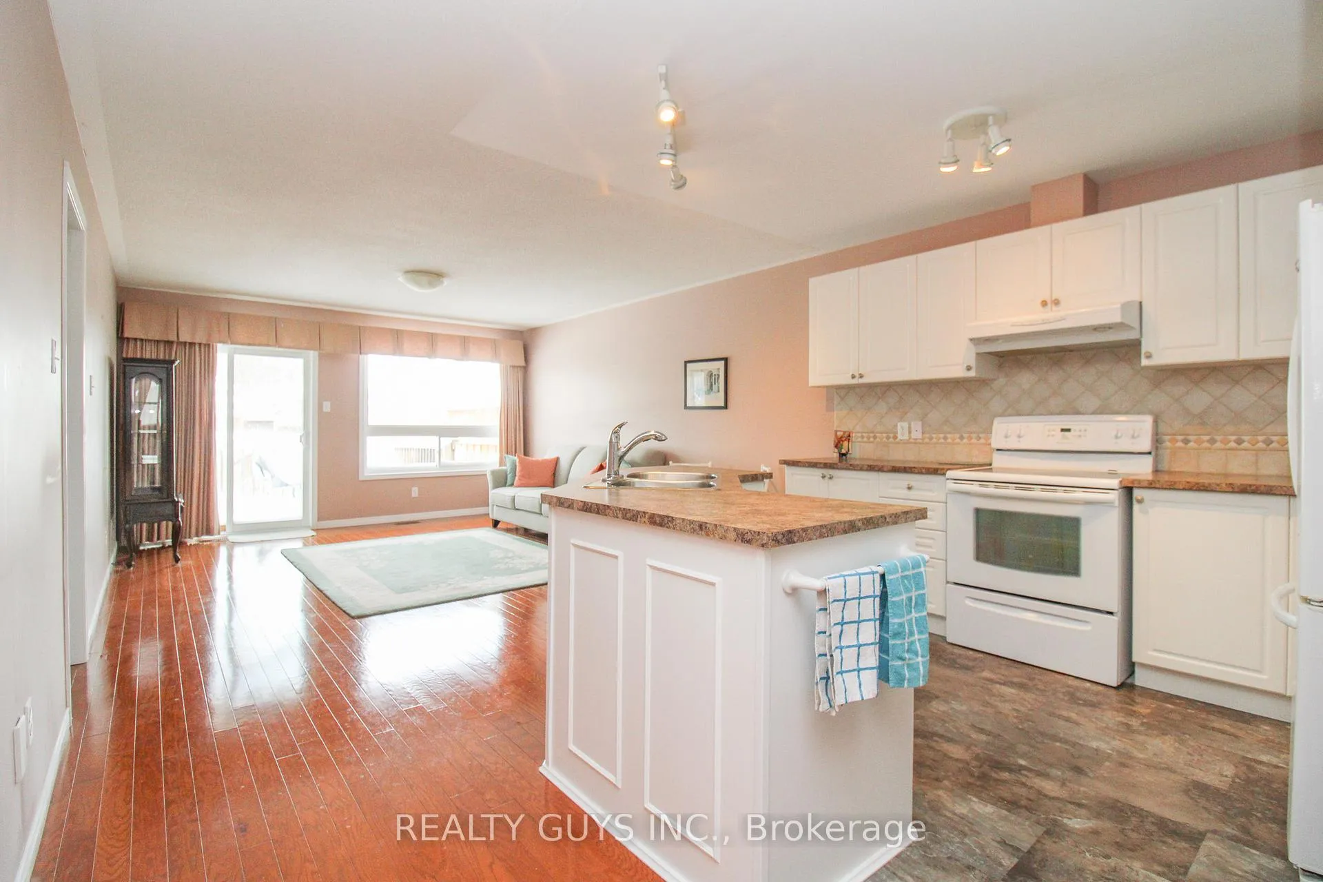 Photo 8 of Unit UNIT #6, 909 Wentworth Street, Peterborough, Otonabee Ward 1 — HOMEH