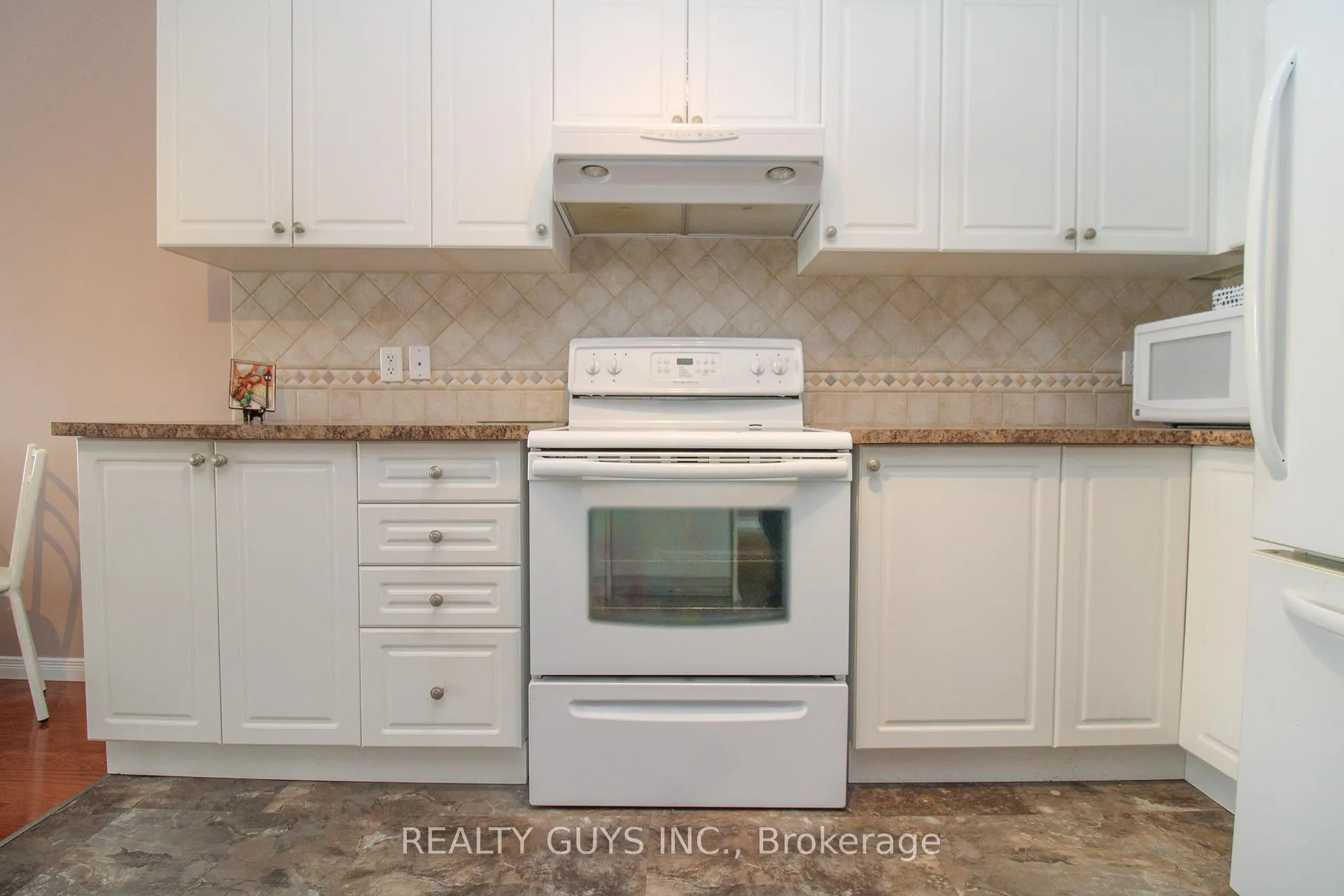 Photo 11 of Unit UNIT #6, 909 Wentworth Street, Peterborough, Otonabee Ward 1 — HOMEH