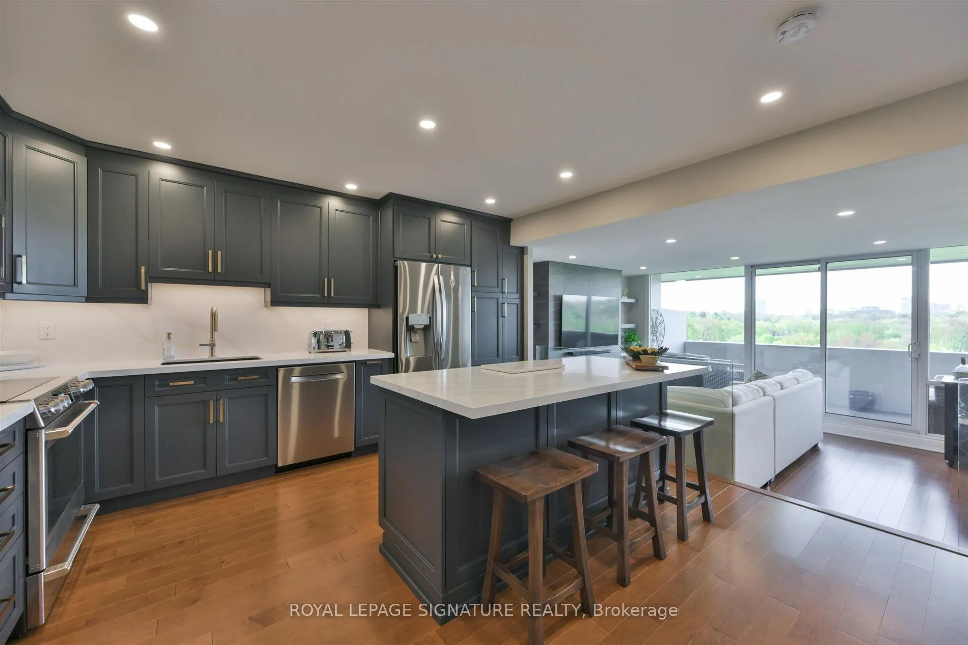 Photo 4 of Unit 912, 240 Scarlett Road, Toronto, Rockcliffe-Smythe — HOMEH