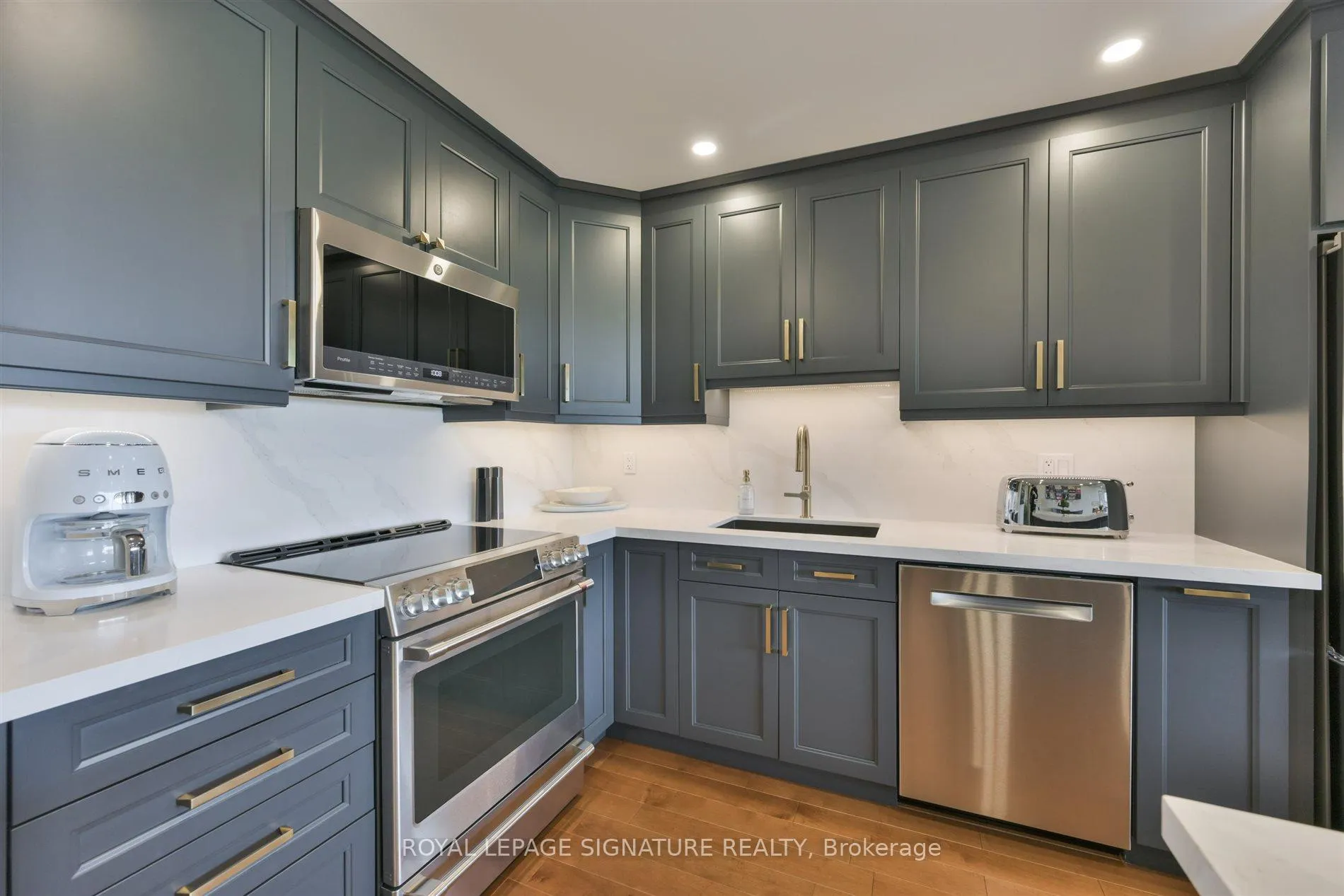 Photo 6 of Unit 912, 240 Scarlett Road, Toronto, Rockcliffe-Smythe — HOMEH