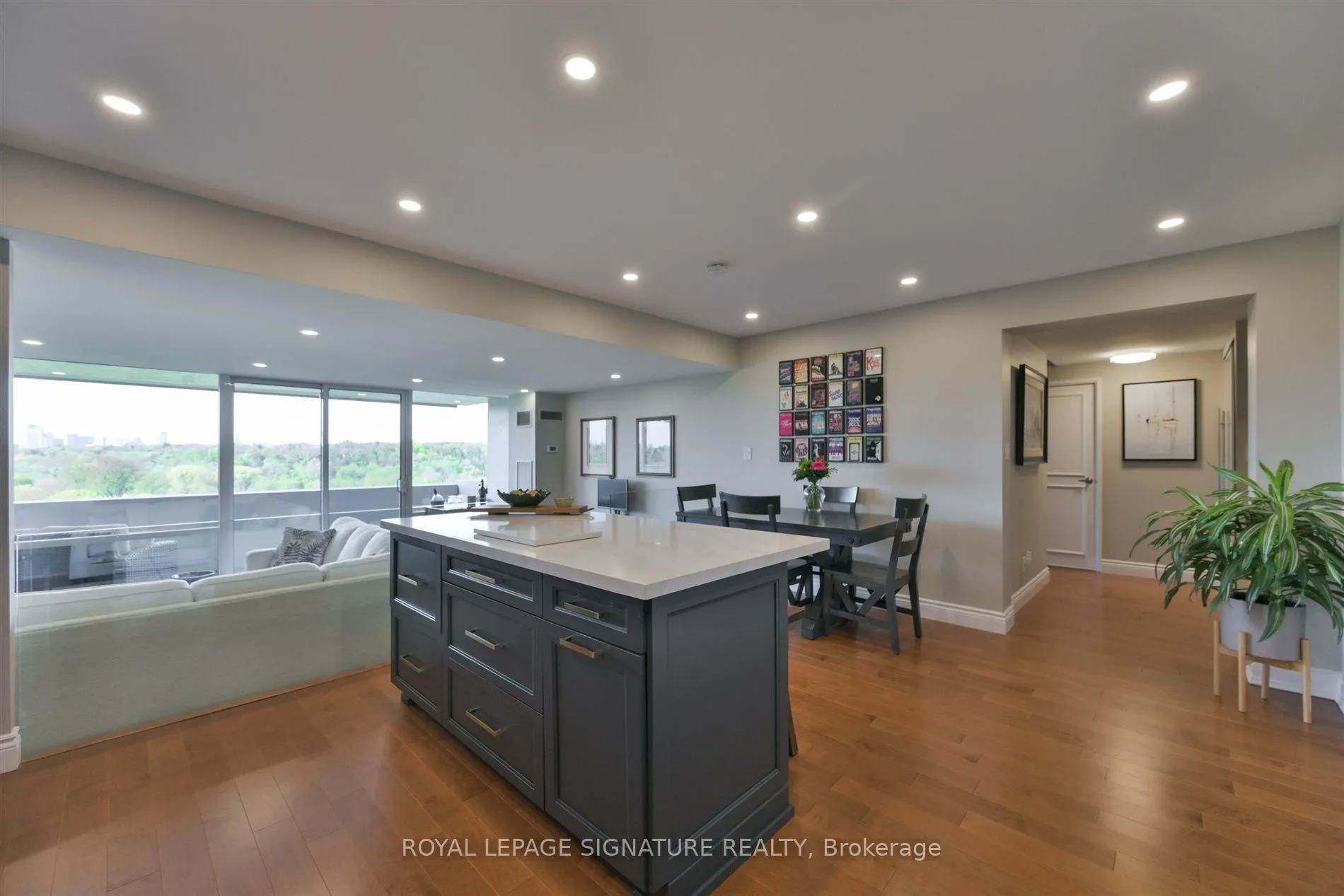 Photo 10 of Unit 912, 240 Scarlett Road, Toronto, Rockcliffe-Smythe — HOMEH