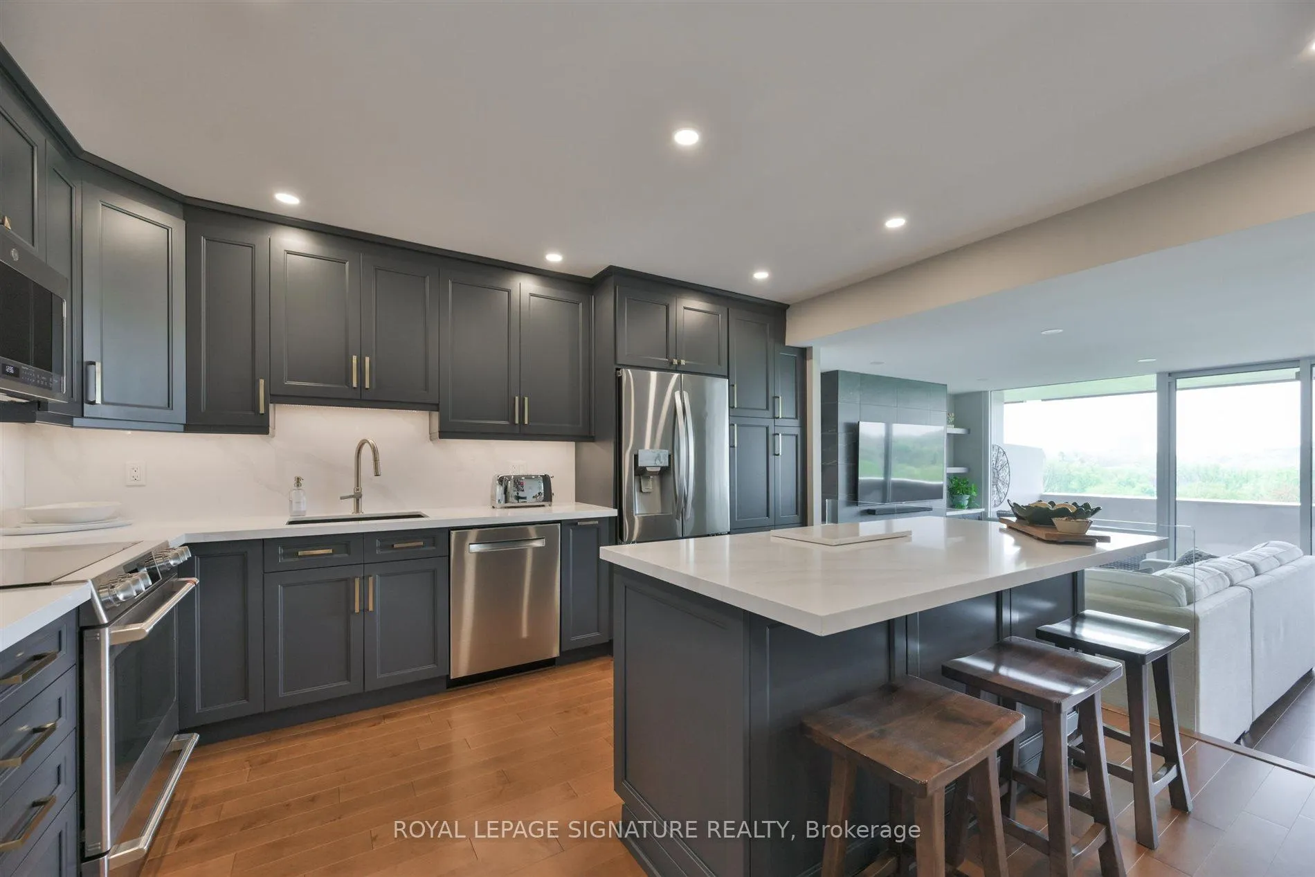 Photo 11 of Unit 912, 240 Scarlett Road, Toronto, Rockcliffe-Smythe — HOMEH