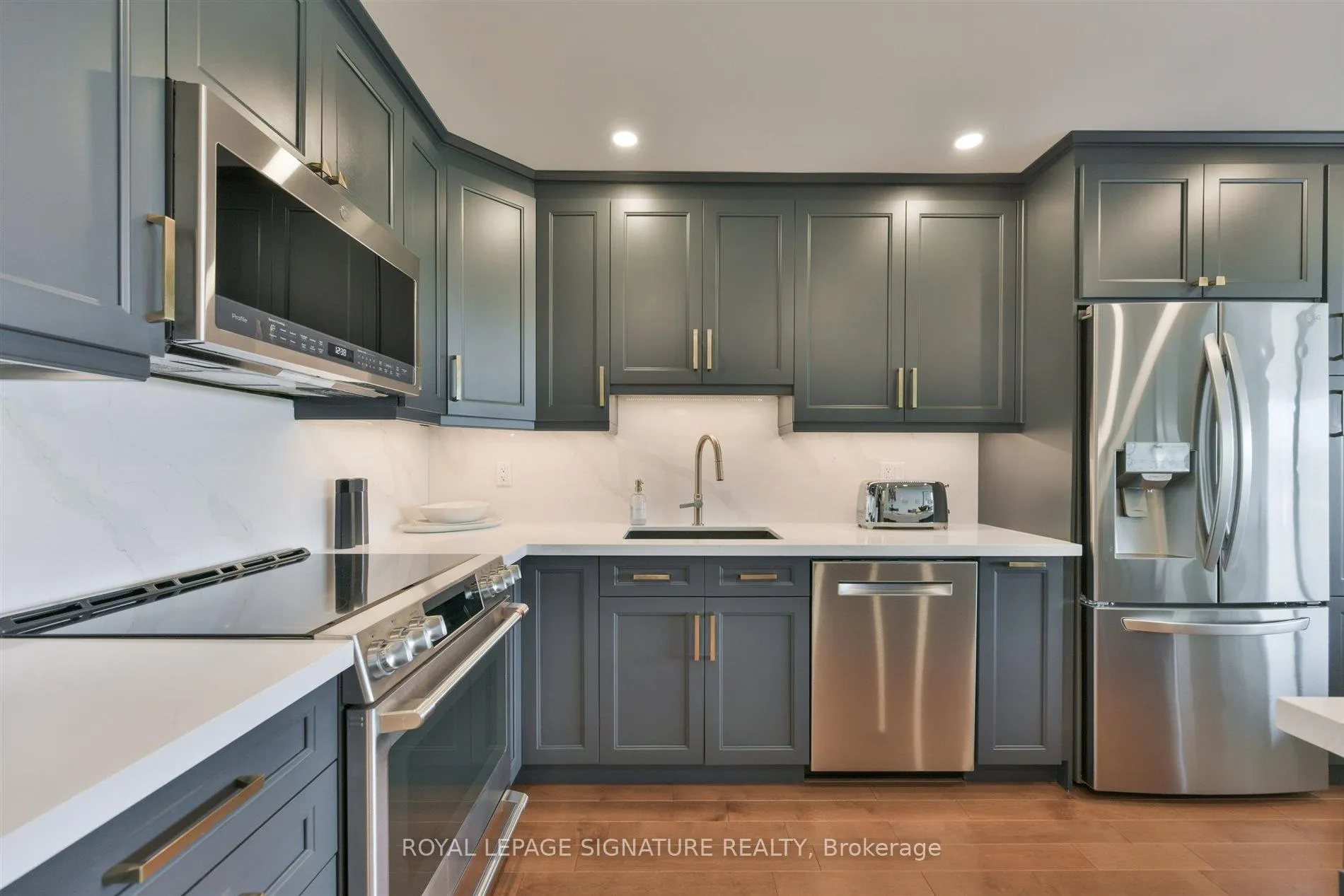 Photo 12 of Unit 912, 240 Scarlett Road, Toronto, Rockcliffe-Smythe — HOMEH