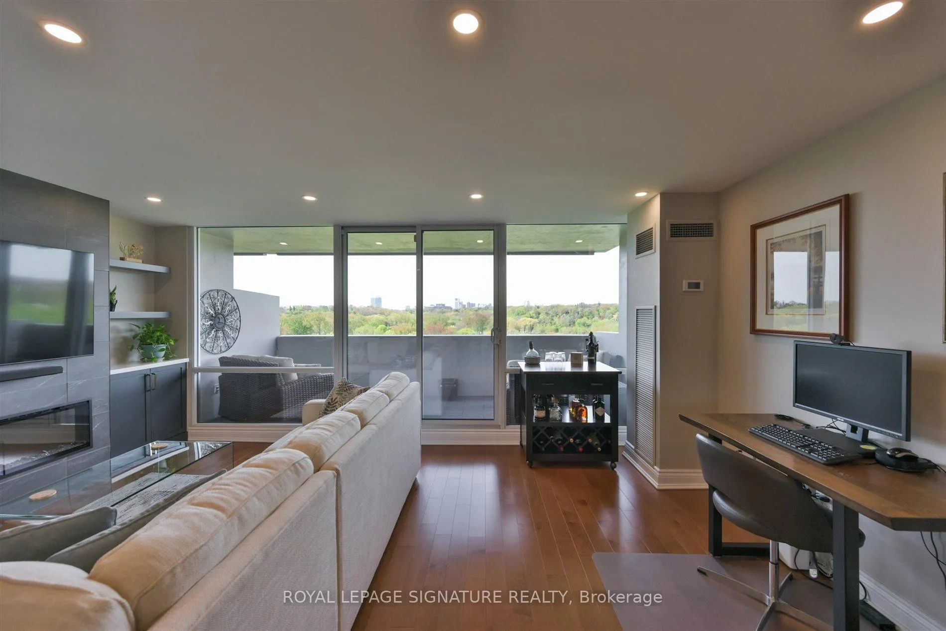 Photo 14 of Unit 912, 240 Scarlett Road, Toronto, Rockcliffe-Smythe — HOMEH