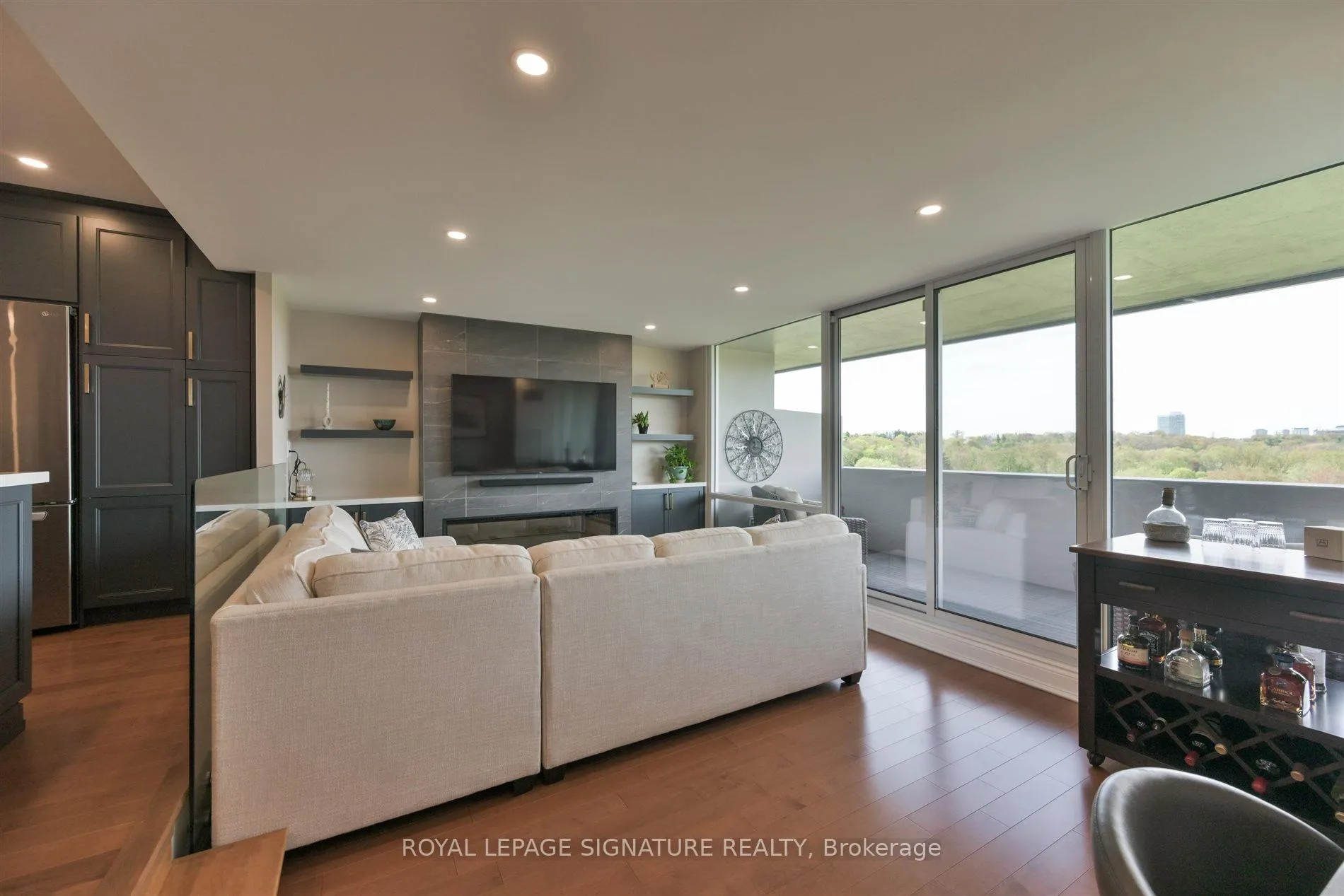 Photo 15 of Unit 912, 240 Scarlett Road, Toronto, Rockcliffe-Smythe — HOMEH