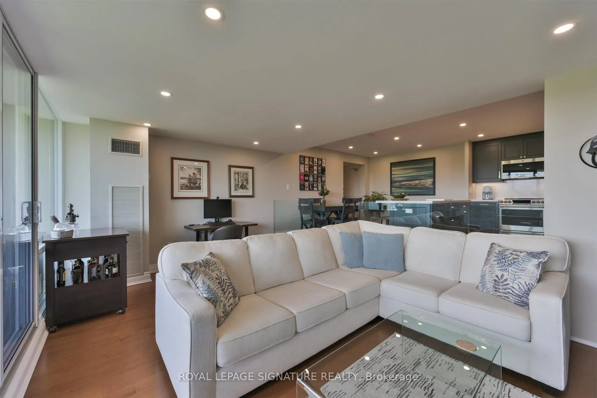Photo 17 of Unit 912, 240 Scarlett Road, Toronto, Rockcliffe-Smythe — HOMEH