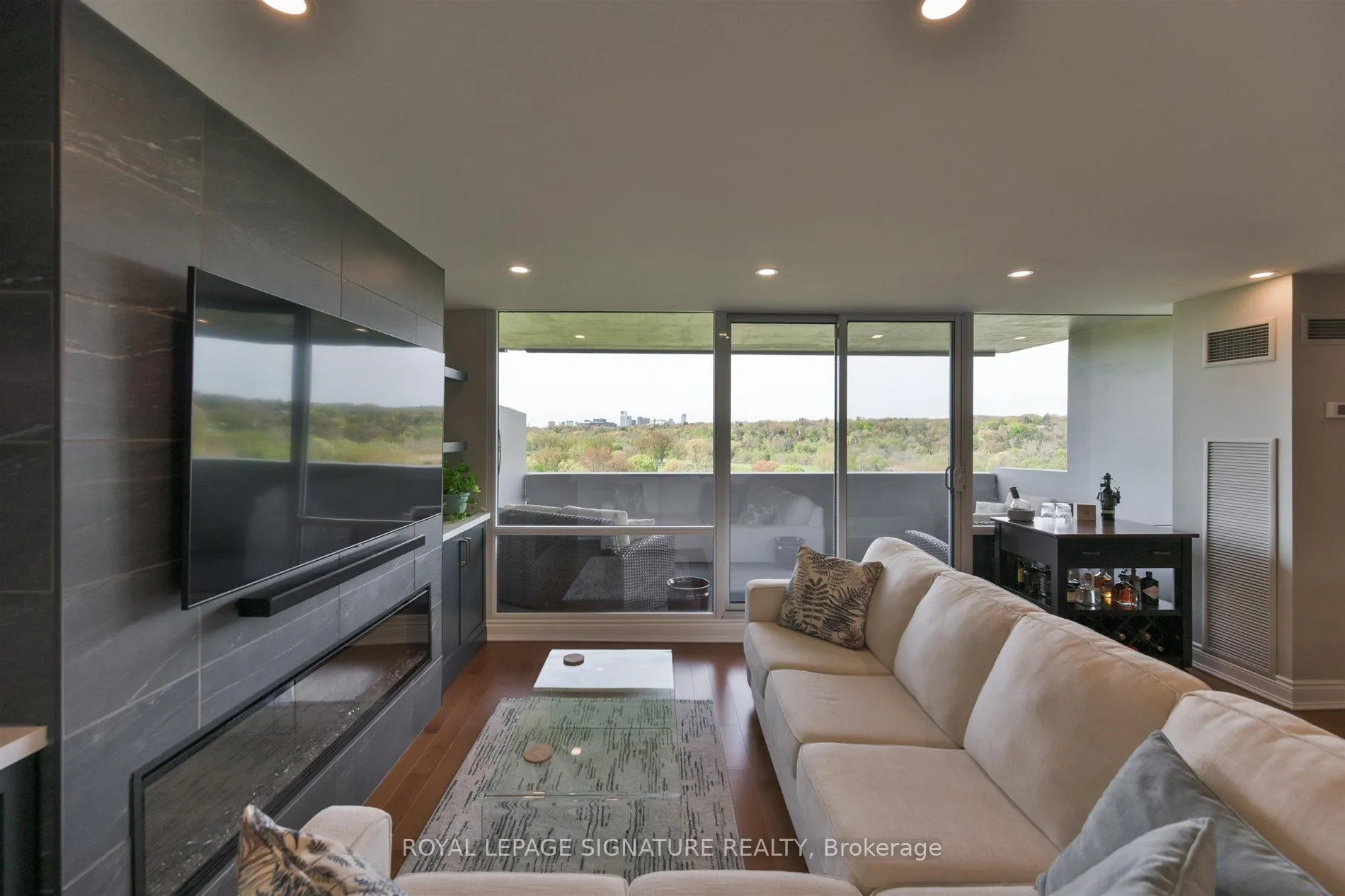 Photo 19 of Unit 912, 240 Scarlett Road, Toronto, Rockcliffe-Smythe — HOMEH