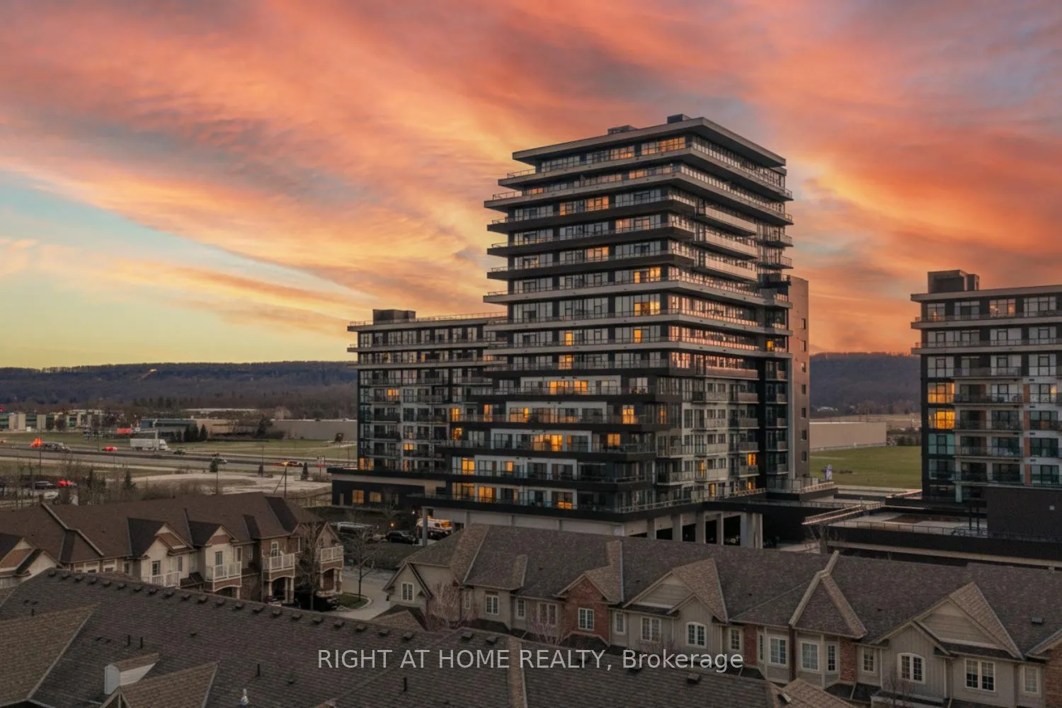 Photo 1 of Unit 711, 550 North Service Road, Grimsby, Grimsby Beach — HOMEH