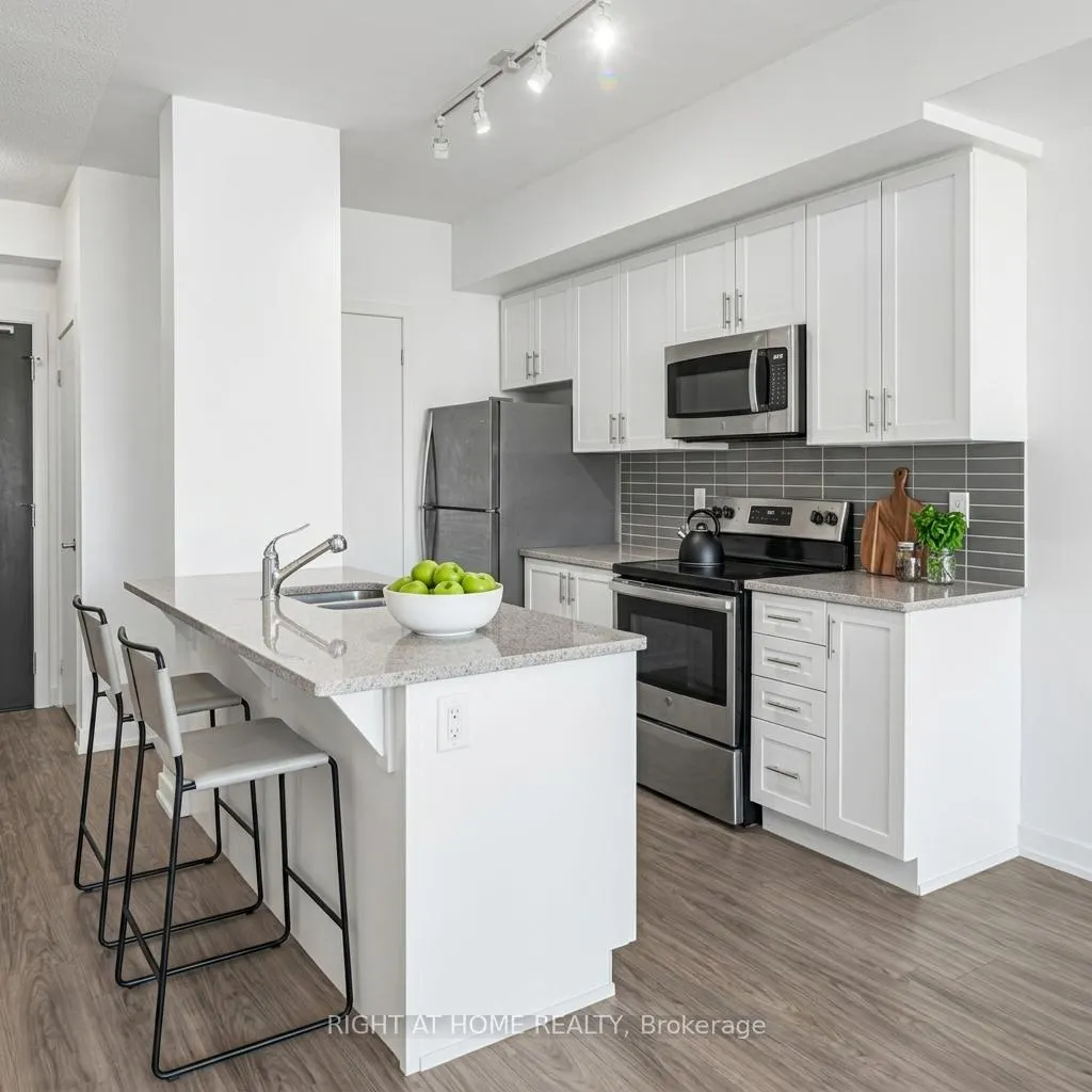 Photo 3 of Unit 711, 550 North Service Road, Grimsby, Grimsby Beach — HOMEH