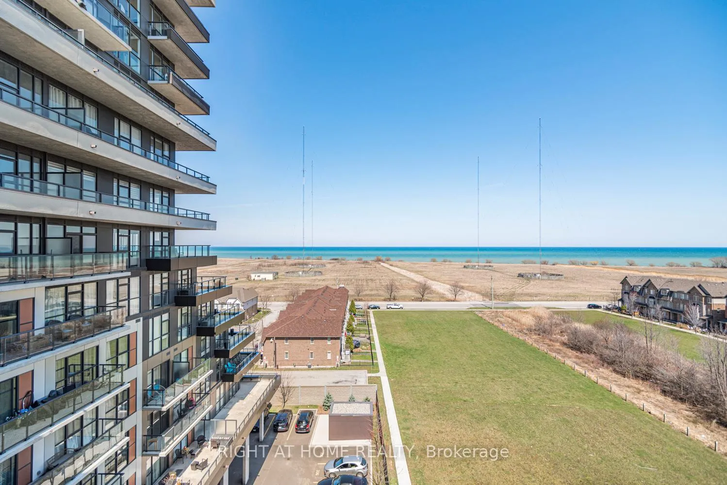 Photo 4 of Unit 711, 550 North Service Road, Grimsby, Grimsby Beach — HOMEH