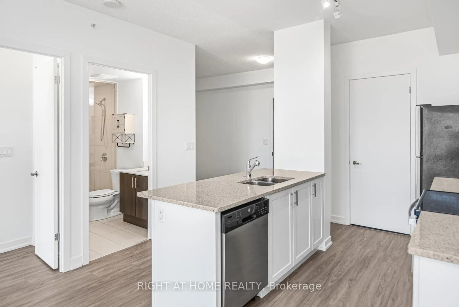 Photo 12 of Unit 711, 550 North Service Road, Grimsby, Grimsby Beach — HOMEH