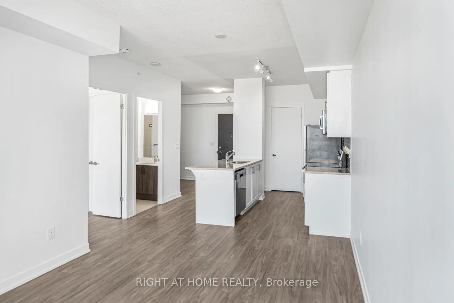 Photo 14 of Unit 711, 550 North Service Road, Grimsby, Grimsby Beach — HOMEH