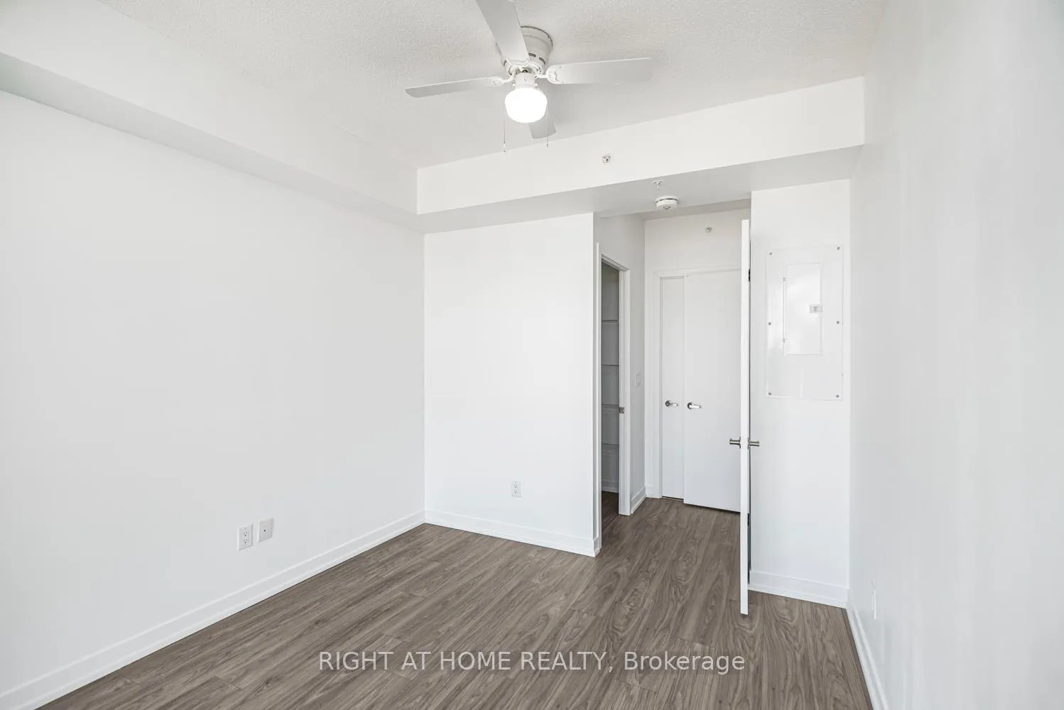 Photo 19 of Unit 711, 550 North Service Road, Grimsby, Grimsby Beach — HOMEH