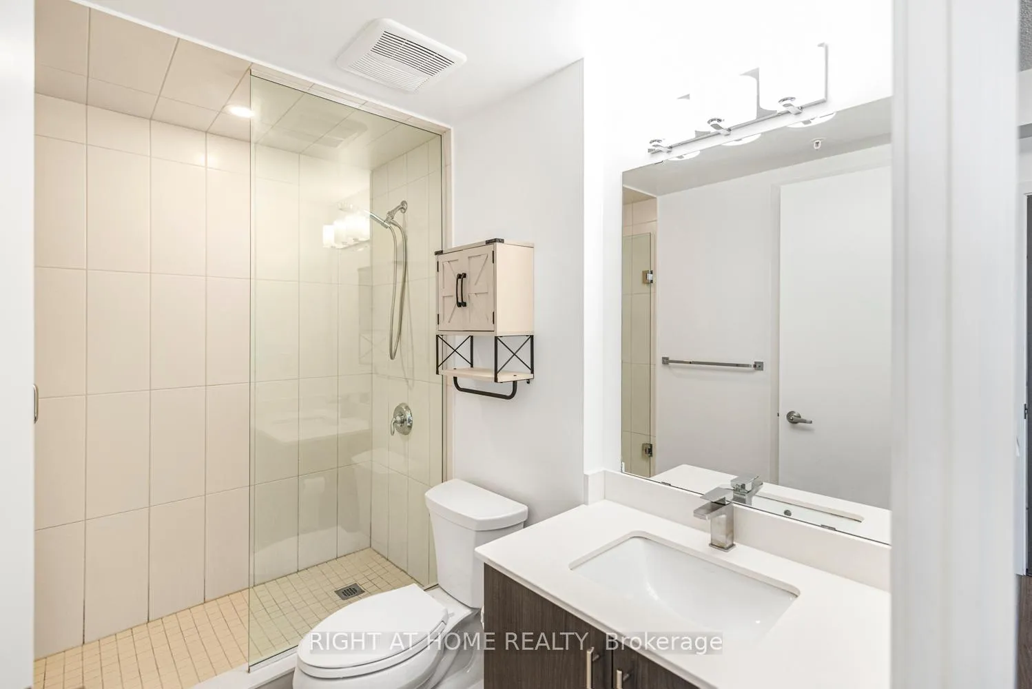 Photo 23 of Unit 711, 550 North Service Road, Grimsby, Grimsby Beach — HOMEH