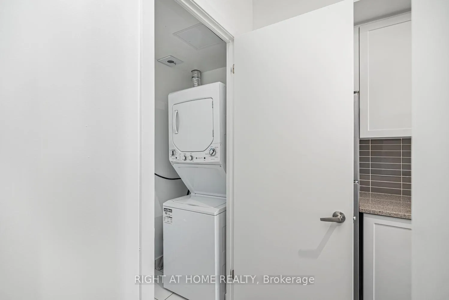 Photo 24 of Unit 711, 550 North Service Road, Grimsby, Grimsby Beach — HOMEH