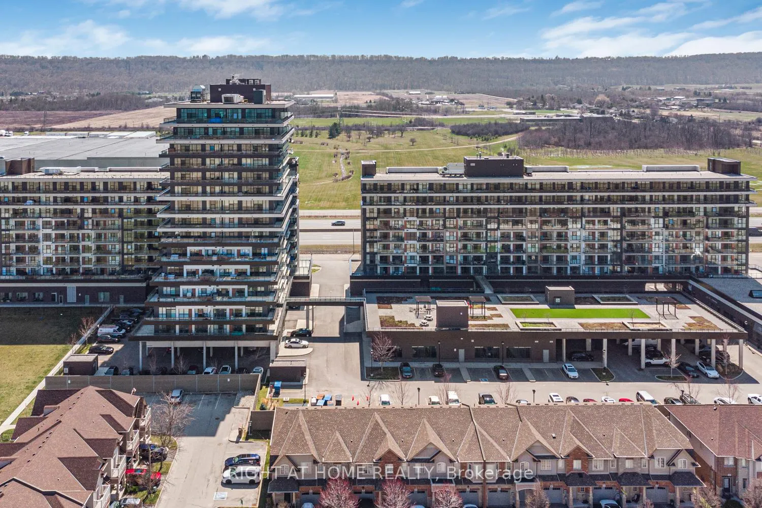 Photo 28 of Unit 711, 550 North Service Road, Grimsby, Grimsby Beach — HOMEH