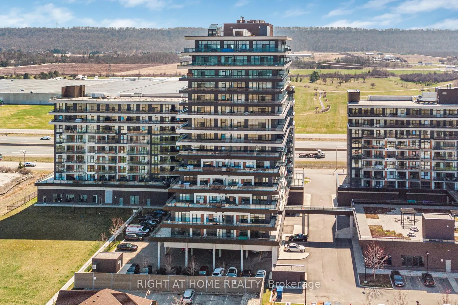 Photo 30 of Unit 711, 550 North Service Road, Grimsby, Grimsby Beach — HOMEH