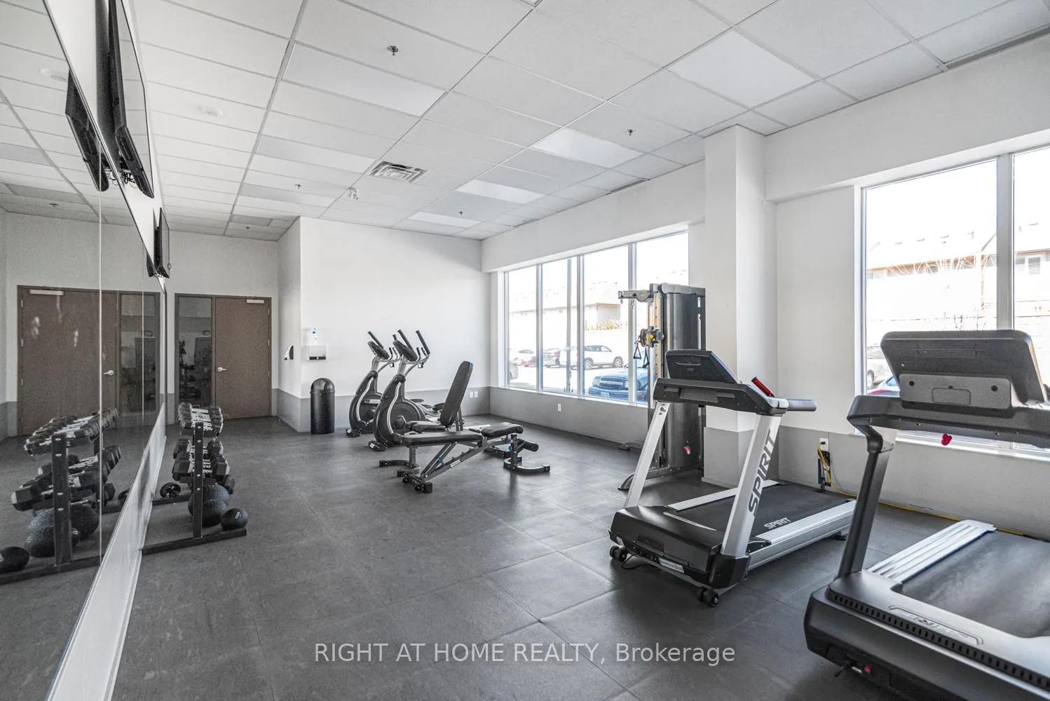 Photo 31 of Unit 711, 550 North Service Road, Grimsby, Grimsby Beach — HOMEH
