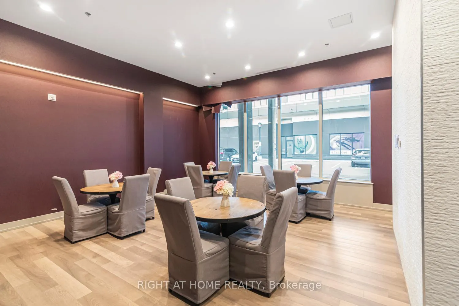 Photo 32 of Unit 711, 550 North Service Road, Grimsby, Grimsby Beach — HOMEH