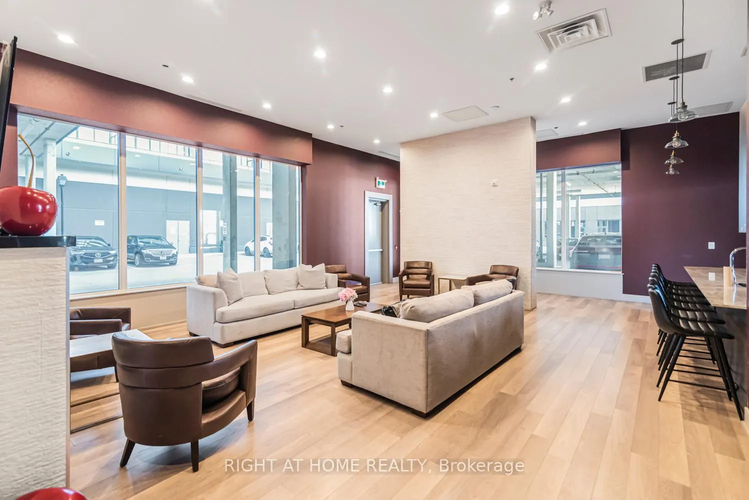 Photo 33 of Unit 711, 550 North Service Road, Grimsby, Grimsby Beach — HOMEH