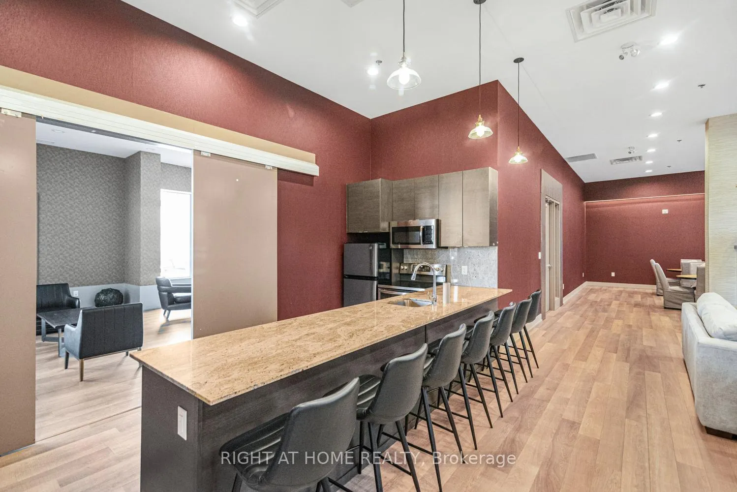 Photo 35 of Unit 711, 550 North Service Road, Grimsby, Grimsby Beach — HOMEH