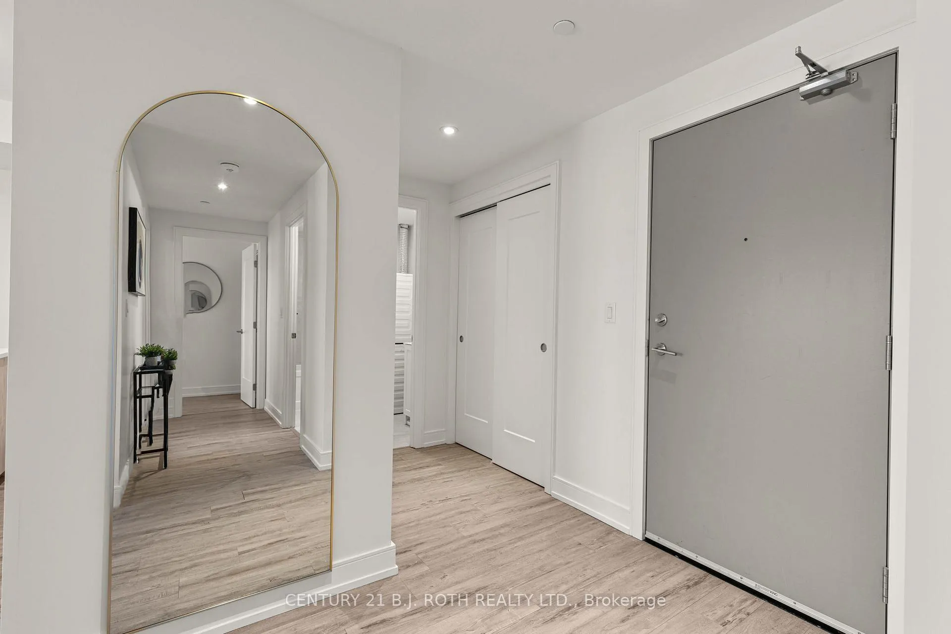 Photo 5 of Unit 715, 185 dunlop Street E, Barrie, Lakeshore — HOMEH
