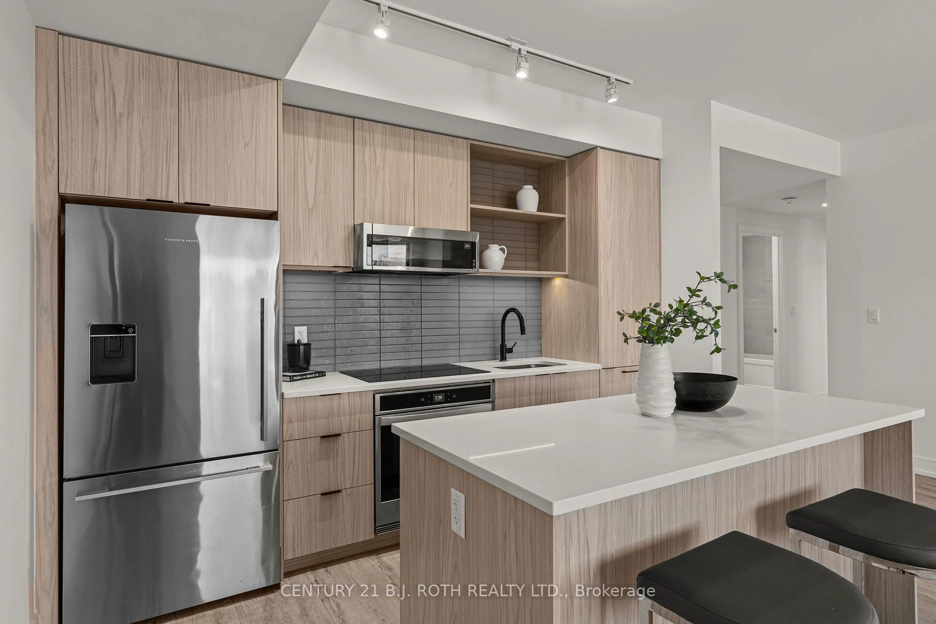 Photo 7 of Unit 715, 185 dunlop Street E, Barrie, Lakeshore — HOMEH