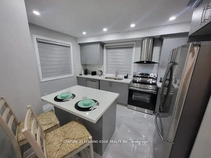 Photo 2 of 5595 Wesley Place, Niagara Falls, Downtown — HOMEH