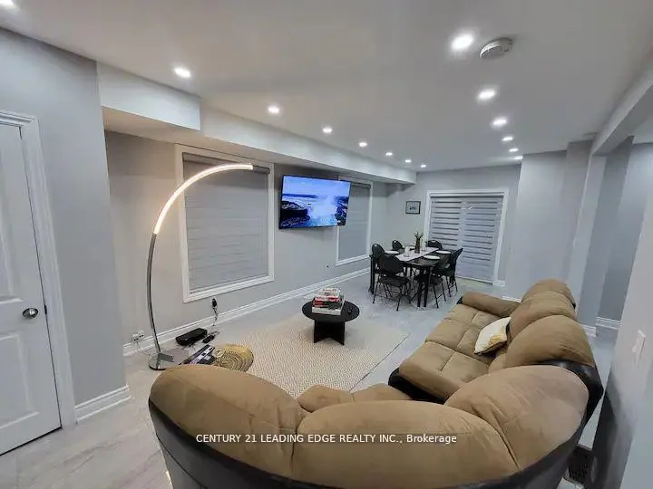 Photo 6 of 5595 Wesley Place, Niagara Falls, Downtown — HOMEH