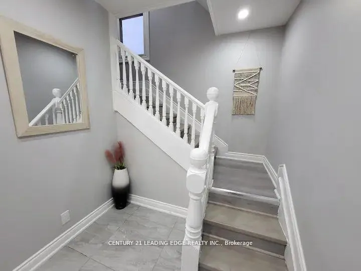 Photo 7 of 5595 Wesley Place, Niagara Falls, Downtown — HOMEH