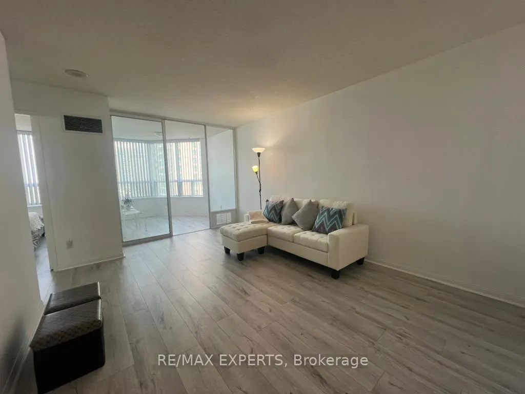 Photo 3 of Unit 819, 88 Corporate Drive, Scarborough, Woburn — HOMEH