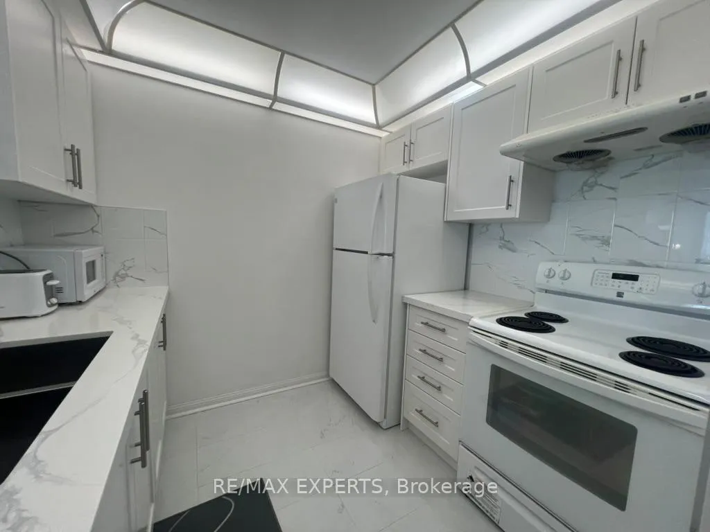 Photo 6 of Unit 819, 88 Corporate Drive, Scarborough, Woburn — HOMEH