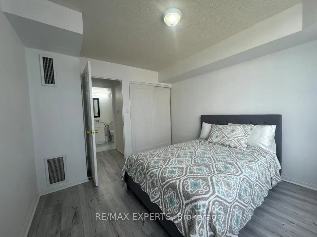 Photo 10 of Unit 819, 88 Corporate Drive, Scarborough, Woburn — HOMEH