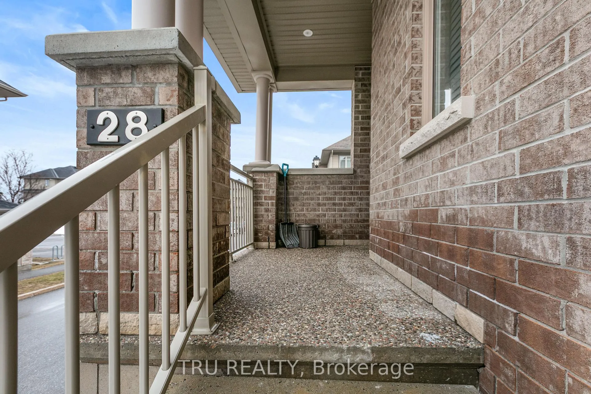 Photo 5 of 28 Tadley Private, Ottawa, Barrhaven - Longfields — HOMEH