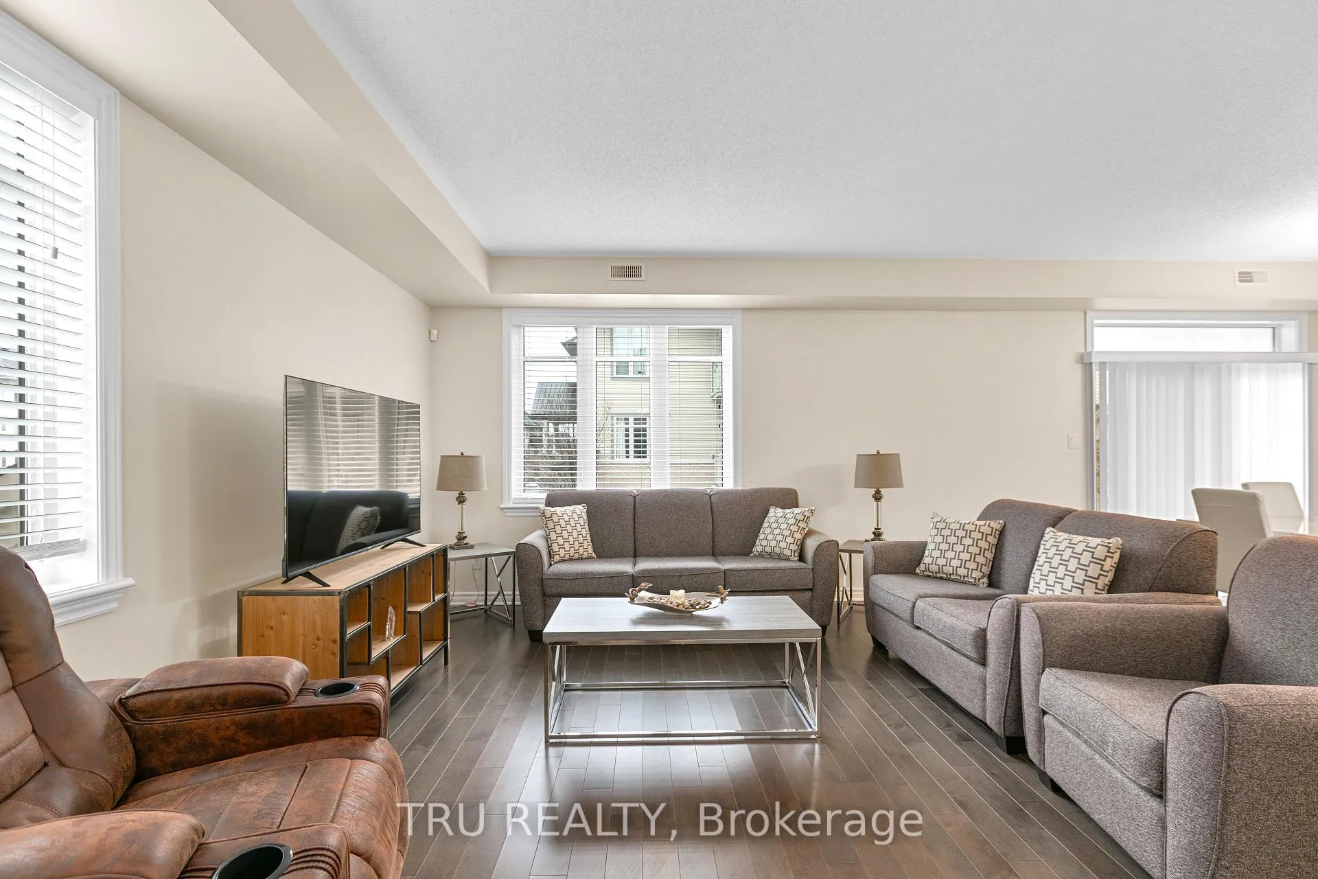 Photo 8 of 28 Tadley Private, Ottawa, Barrhaven - Longfields — HOMEH
