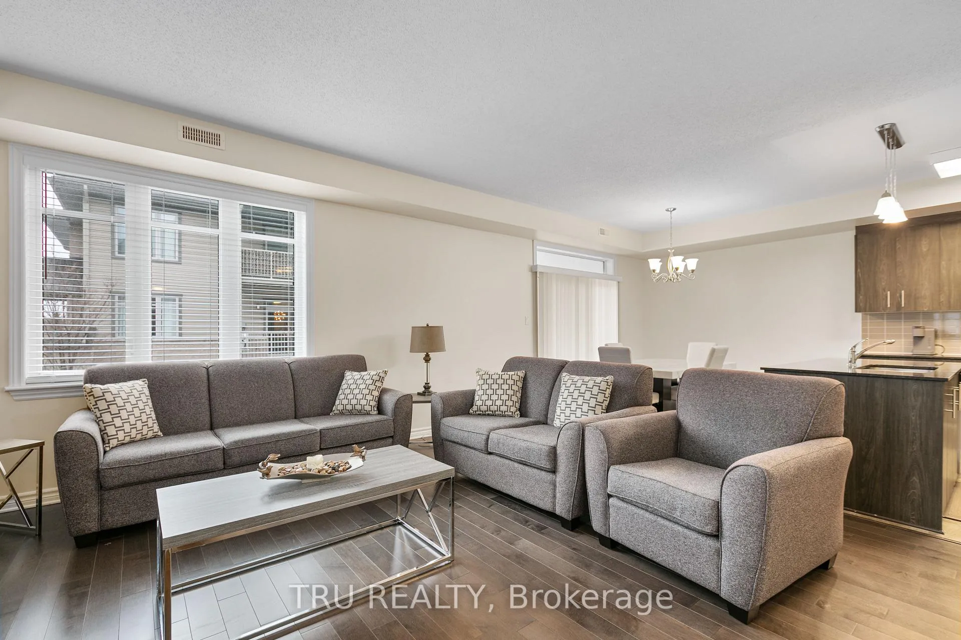 Photo 10 of 28 Tadley Private, Ottawa, Barrhaven - Longfields — HOMEH