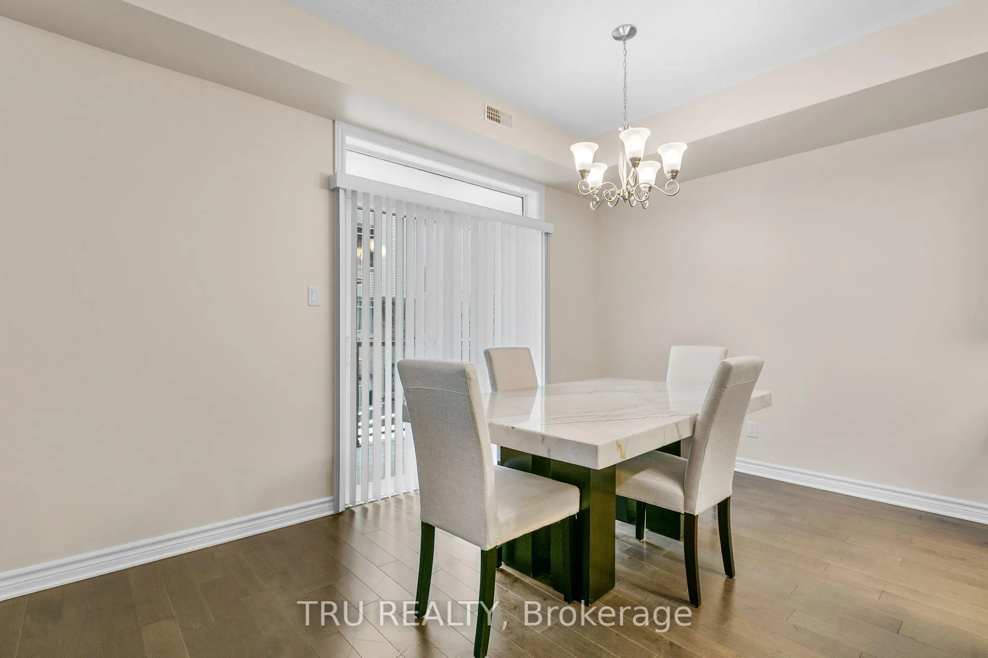 Photo 12 of 28 Tadley Private, Ottawa, Barrhaven - Longfields — HOMEH