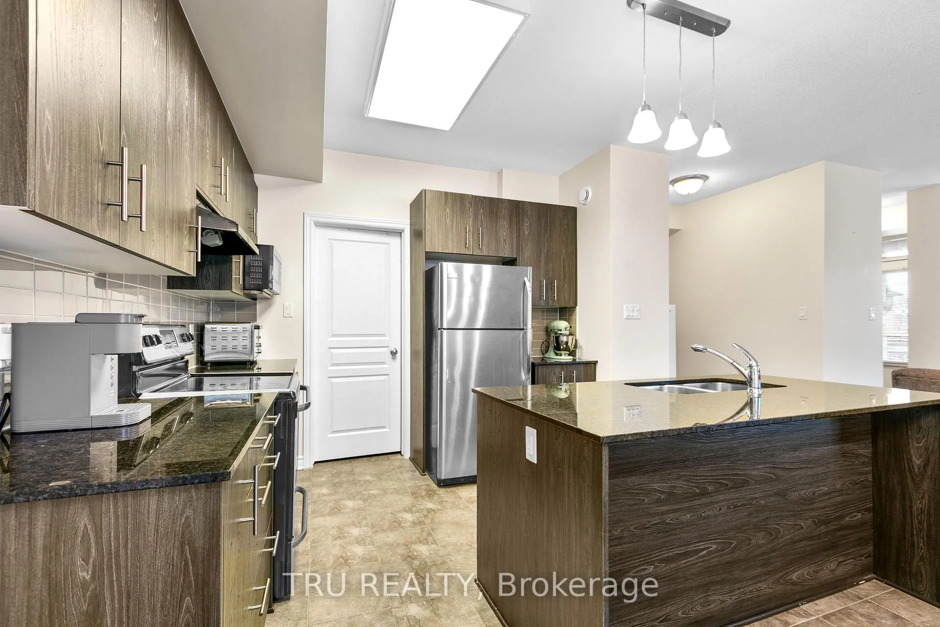 Photo 16 of 28 Tadley Private, Ottawa, Barrhaven - Longfields — HOMEH