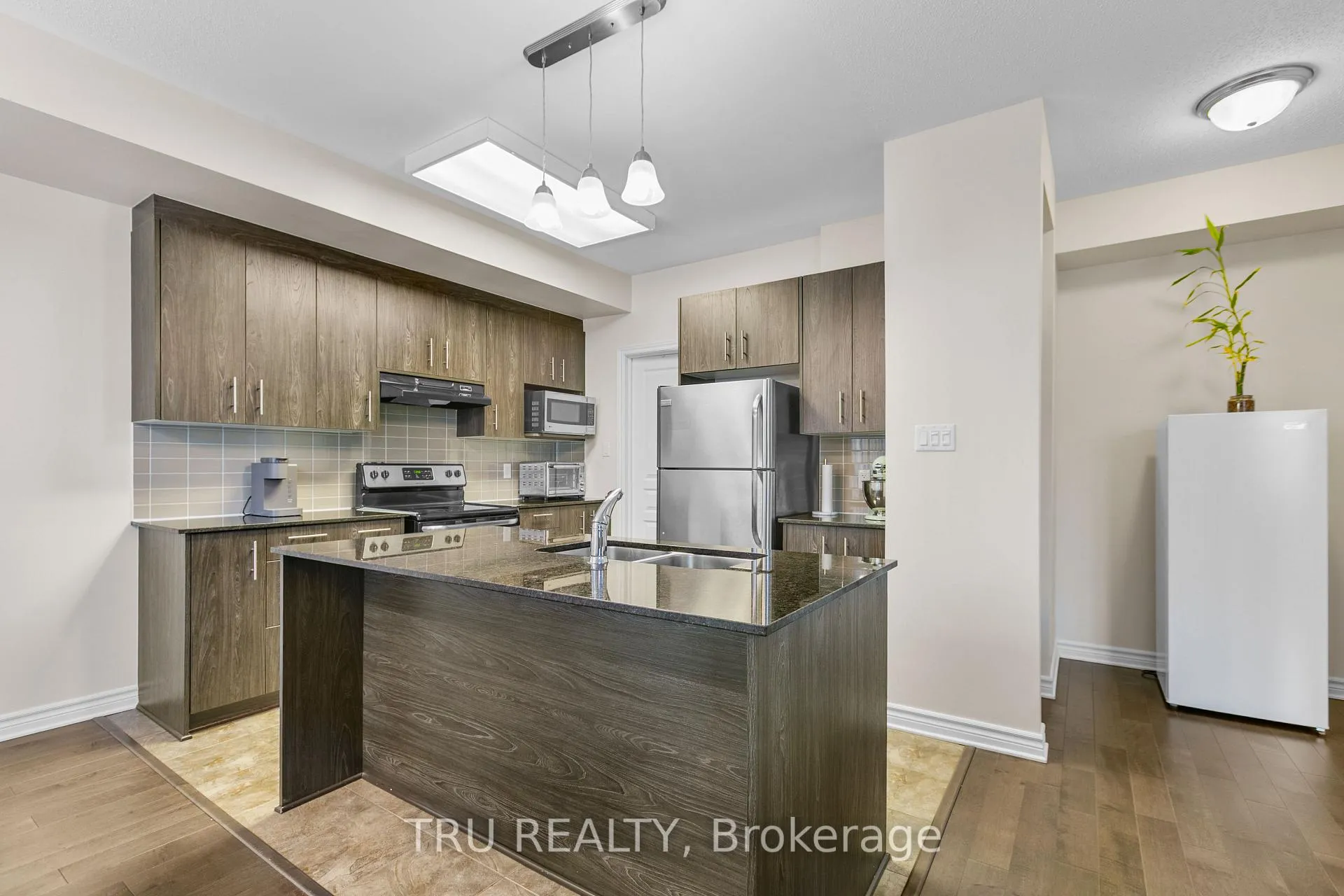 Photo 17 of 28 Tadley Private, Ottawa, Barrhaven - Longfields — HOMEH