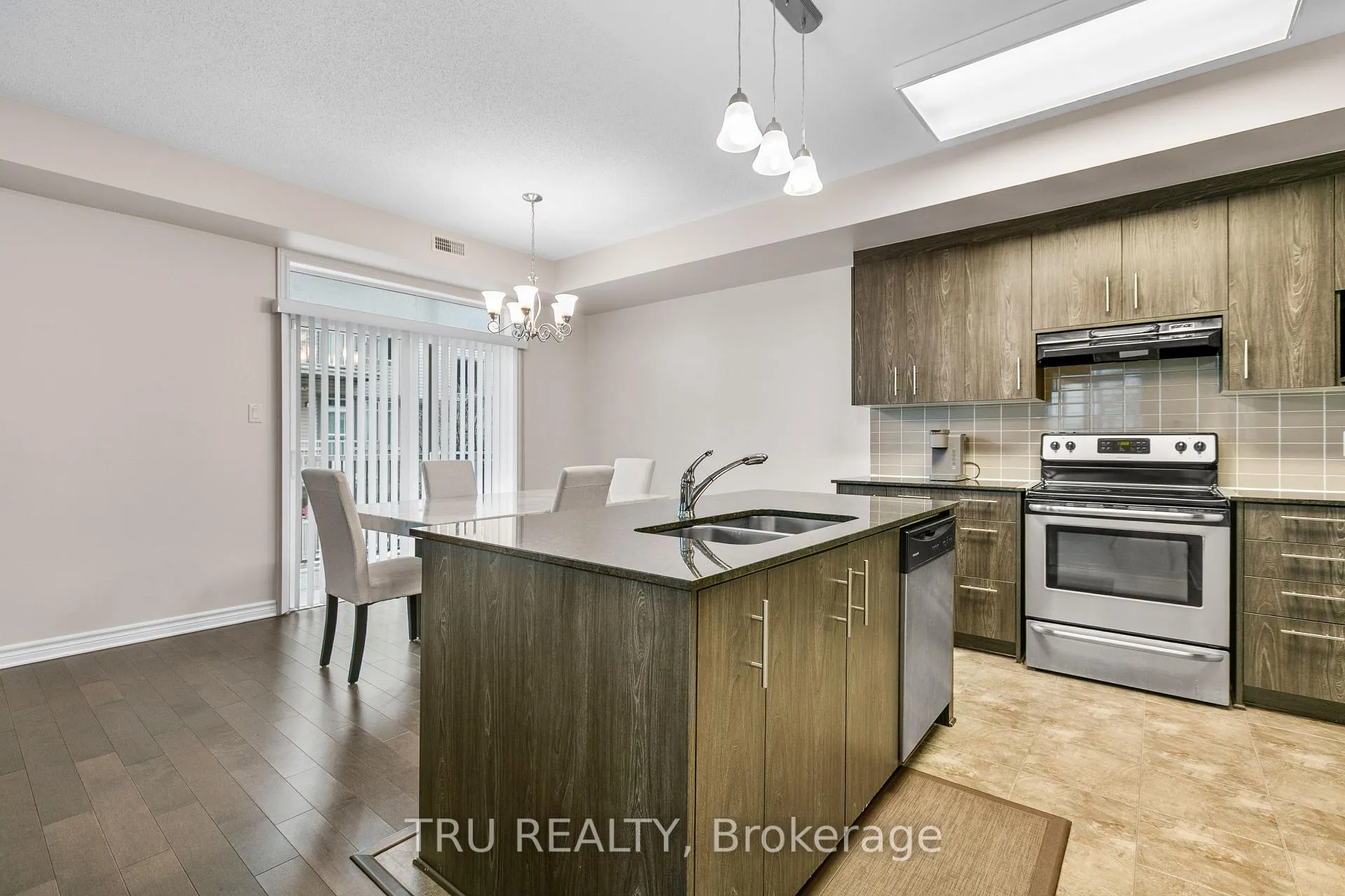 Photo 18 of 28 Tadley Private, Ottawa, Barrhaven - Longfields — HOMEH