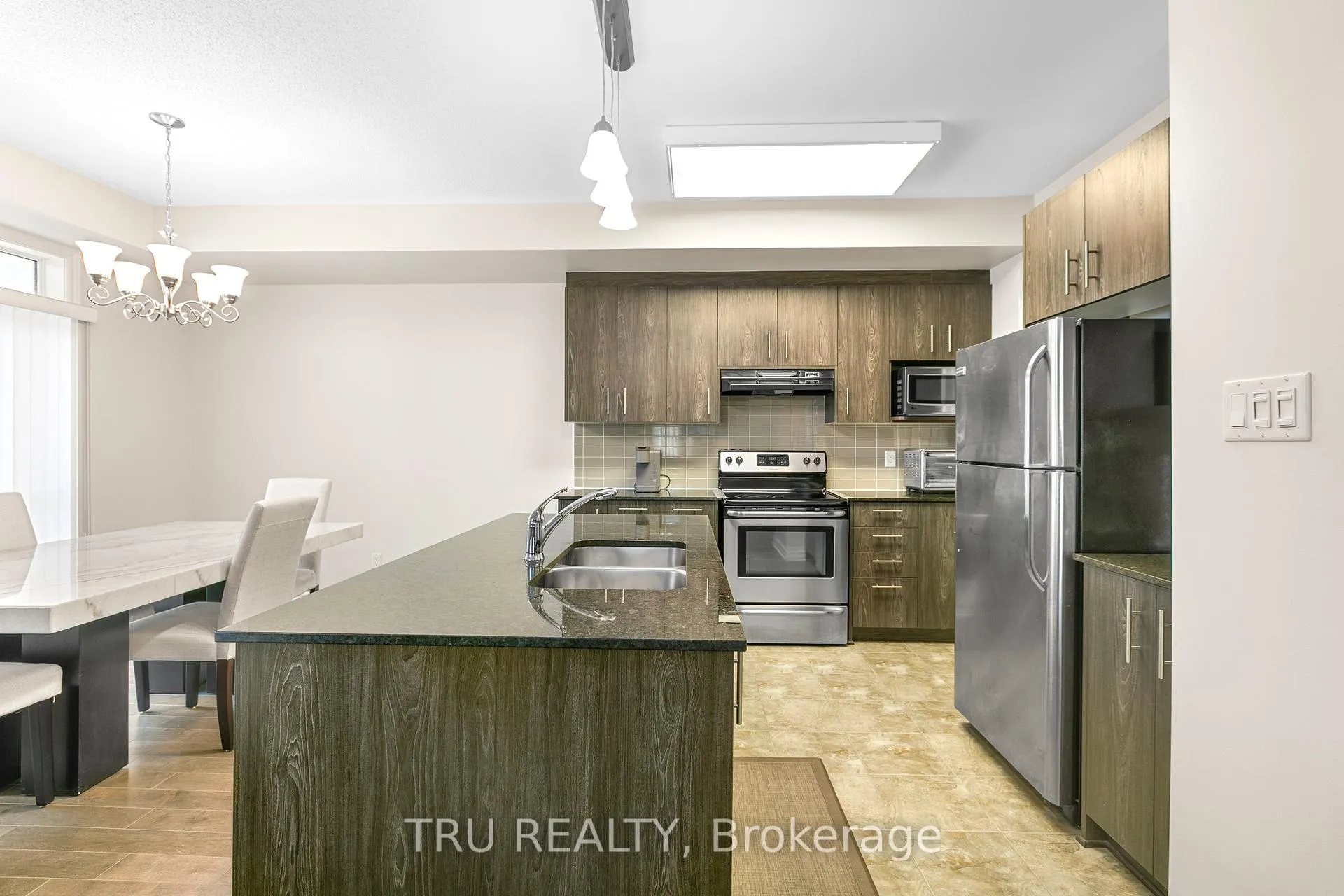 Photo 19 of 28 Tadley Private, Ottawa, Barrhaven - Longfields — HOMEH