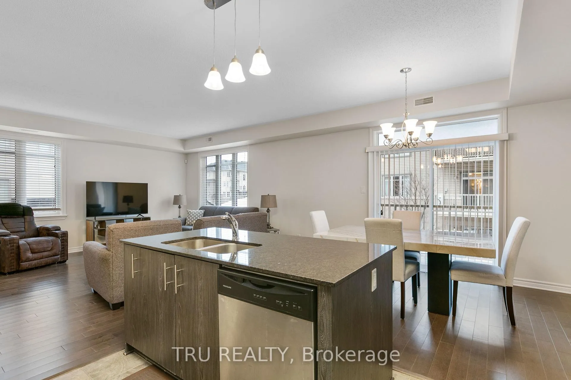 Photo 20 of 28 Tadley Private, Ottawa, Barrhaven - Longfields — HOMEH