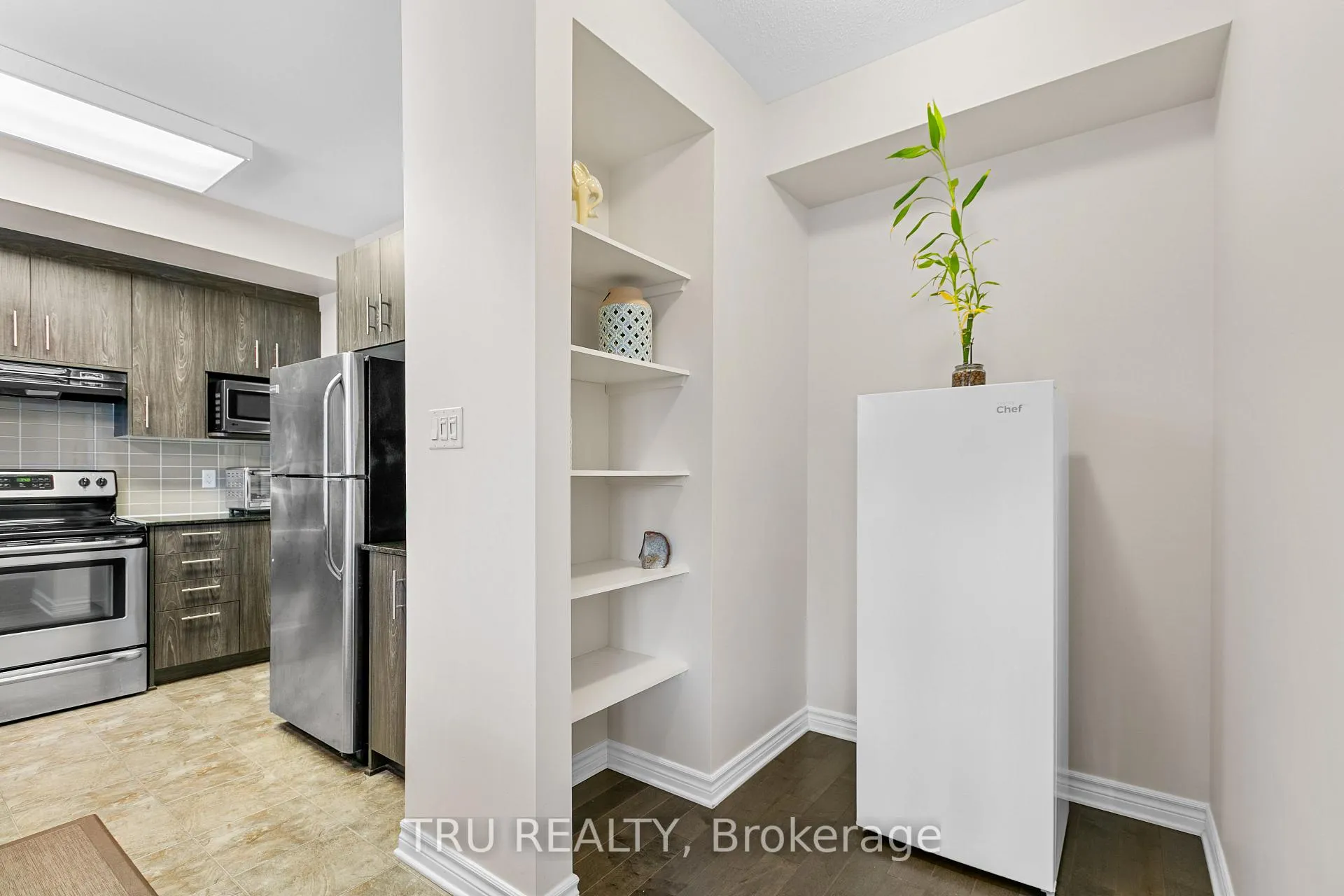 Photo 21 of 28 Tadley Private, Ottawa, Barrhaven - Longfields — HOMEH