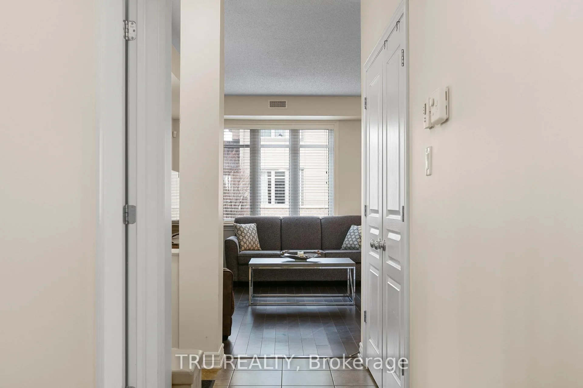 Photo 24 of 28 Tadley Private, Ottawa, Barrhaven - Longfields — HOMEH